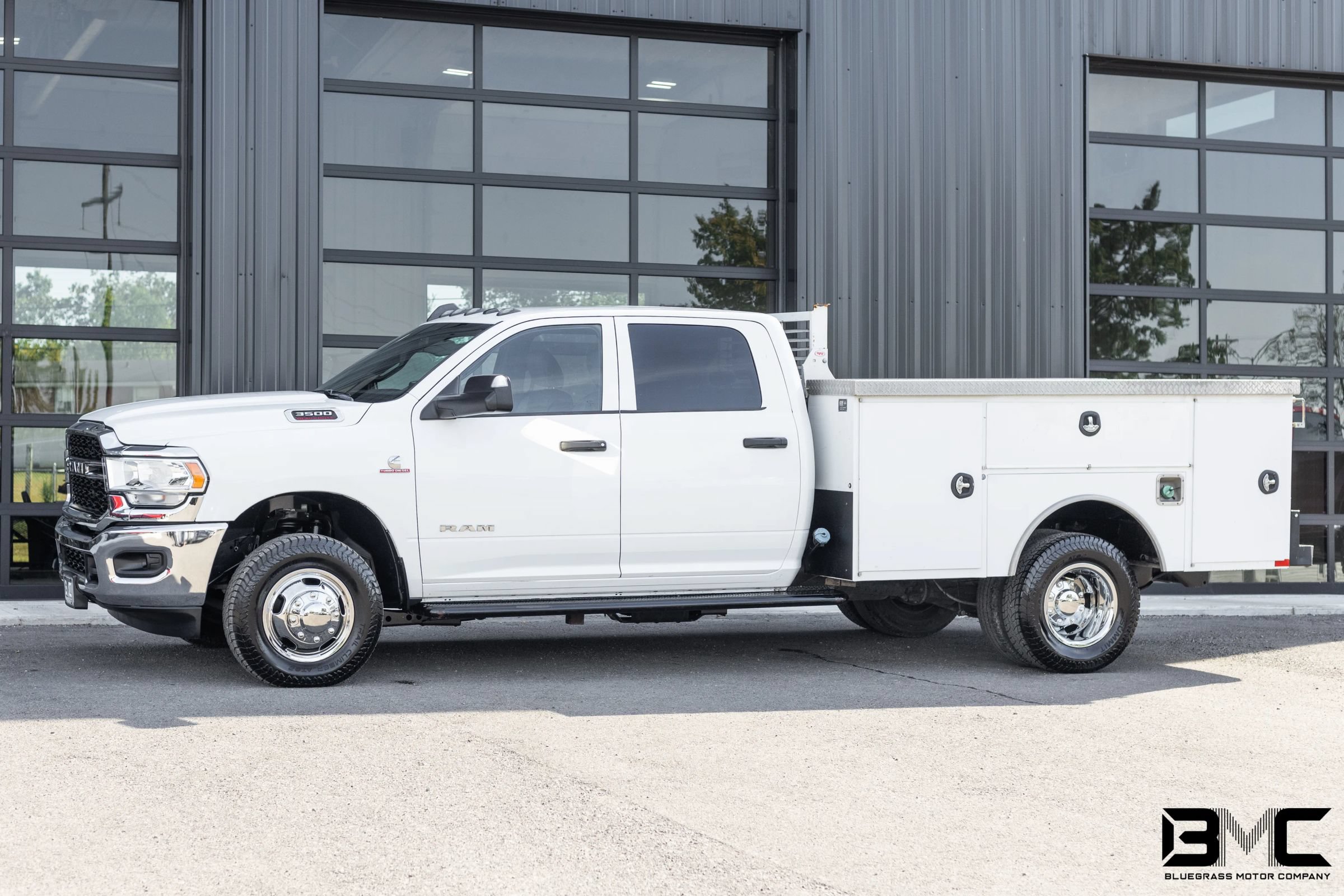 Used 2022 RAM 3500 Tradesman w/ Chrome Appearance Group AWD/4WD image 3