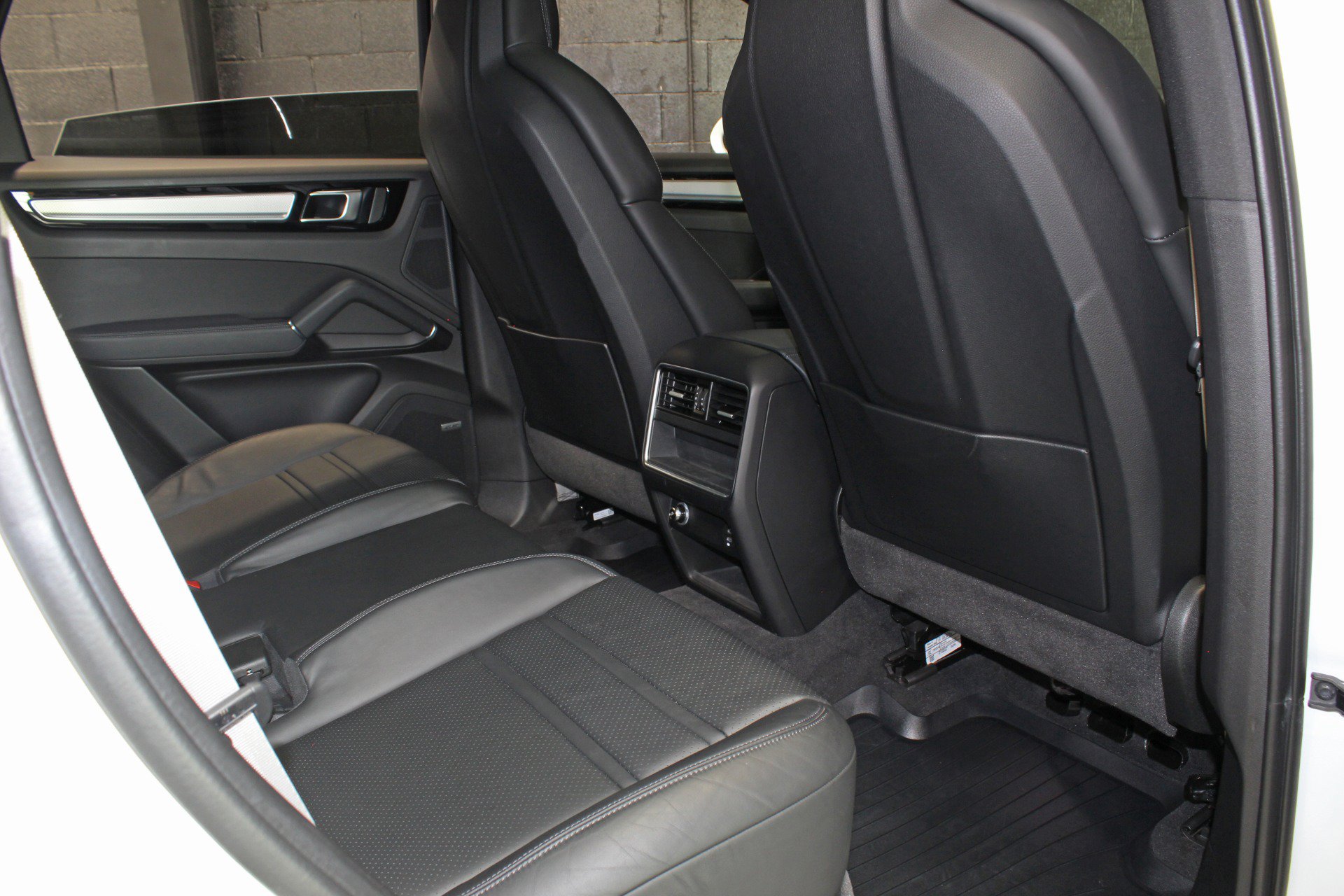 Used 2022 Porsche Cayenne Platinum Edition AWD/4WD image 47