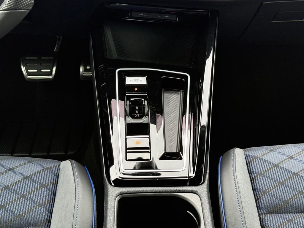Certified 2025 Volkswagen Golf R Black Edition AWD/4WD image 14