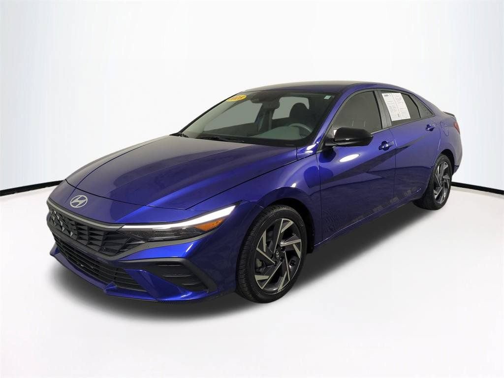 Used 2025 Hyundai Elantra Sport FWD image 9