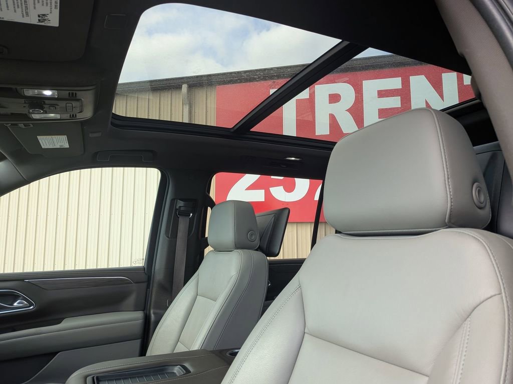 Used 2021 Chevrolet Suburban Z71 w/ Luxury Package image 15