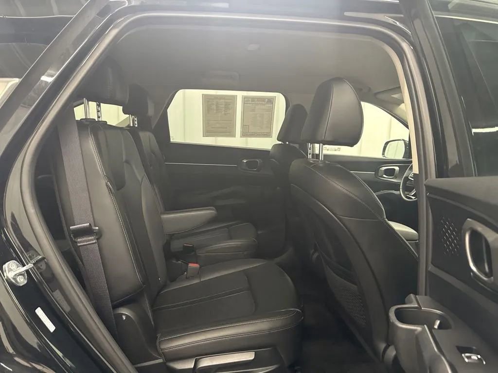 Used 2025 Kia Sorento EX AWD/4WD image 22