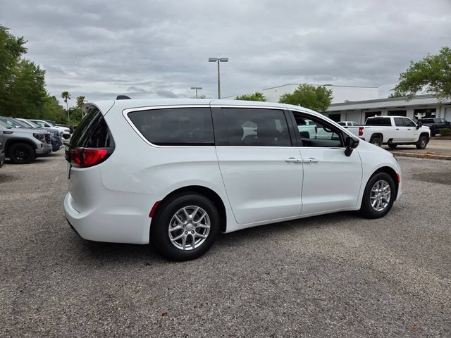 New 2026 Chrysler Voyager LX FWD image 12