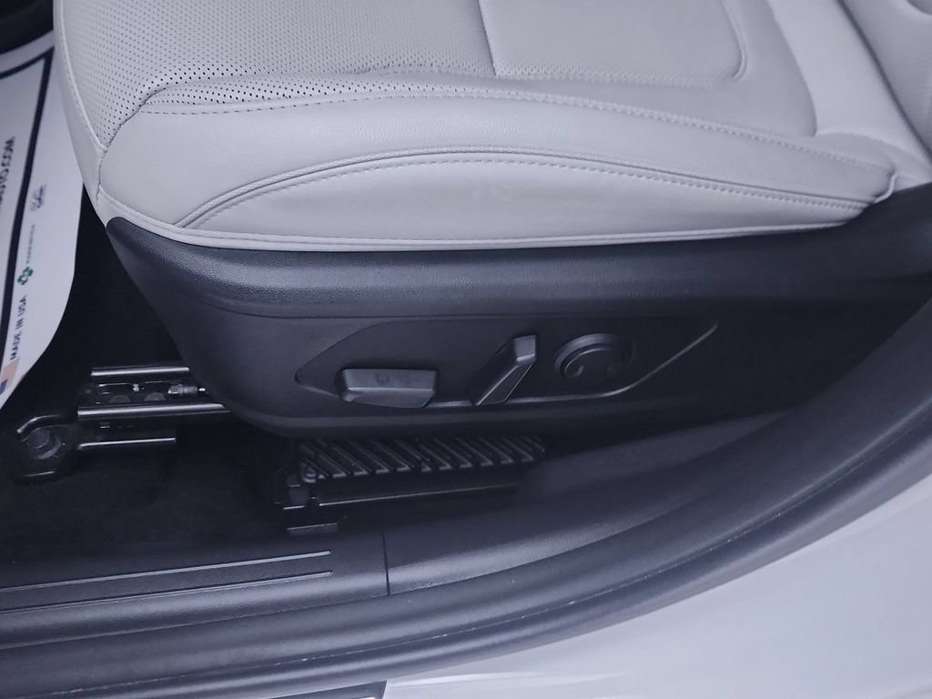 Used 2025 Hyundai Tucson Limited FWD image 12