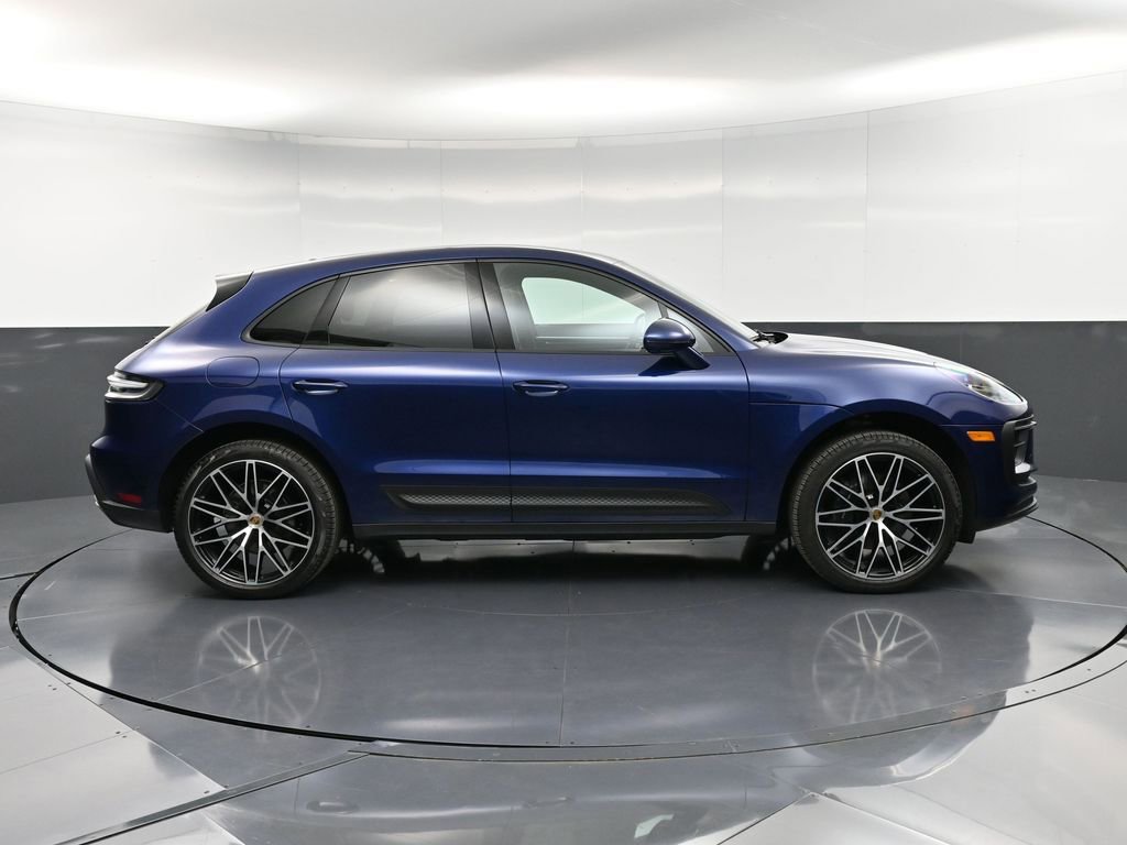Certified 2025 Porsche Macan image 9