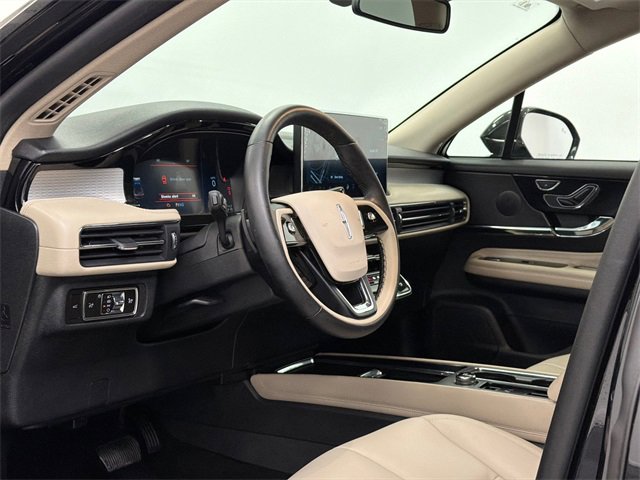 Used 2025 Lincoln Corsair AWD image 16