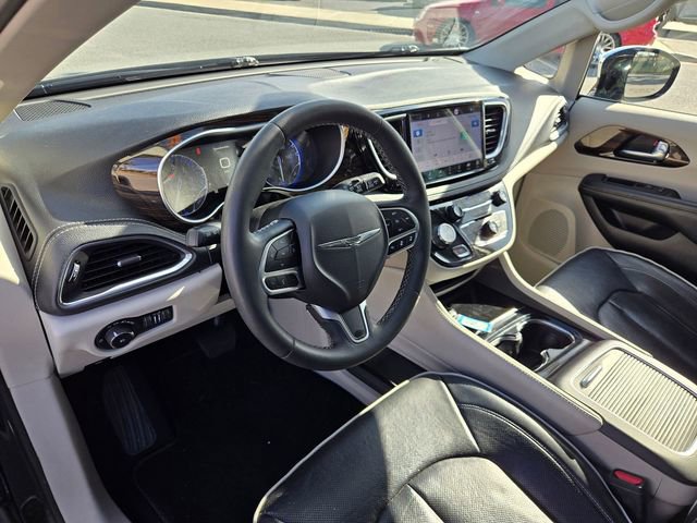 Used 2023 Chrysler Pacifica Limited FWD image 9