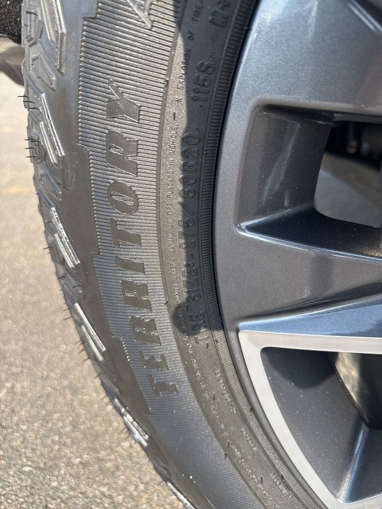 Used 2023 Chevrolet Suburban Z71 w/ Luxury Package image 38