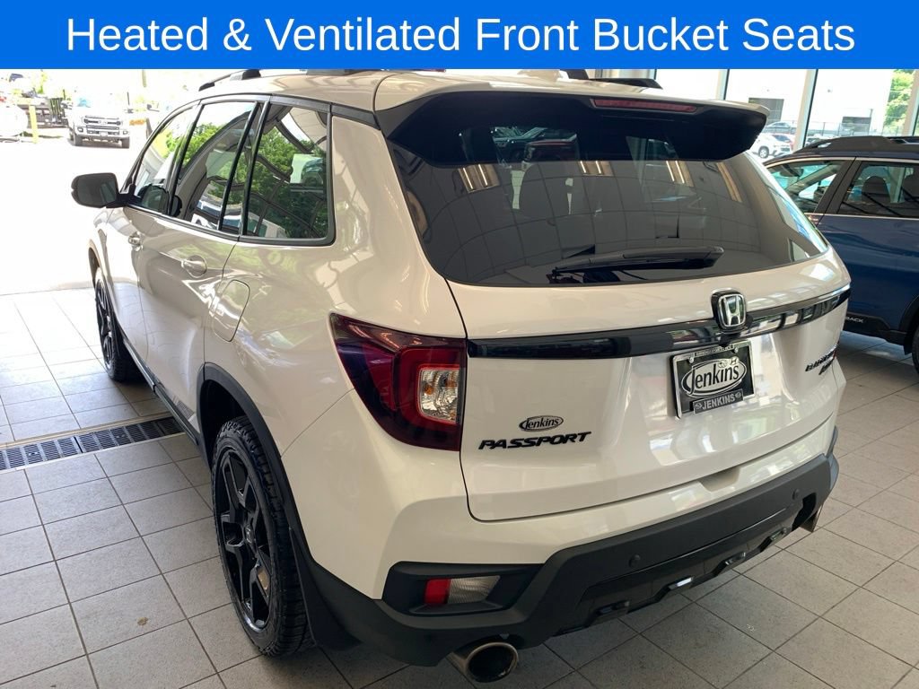 Used 2024 Honda Passport Black Edition image 13