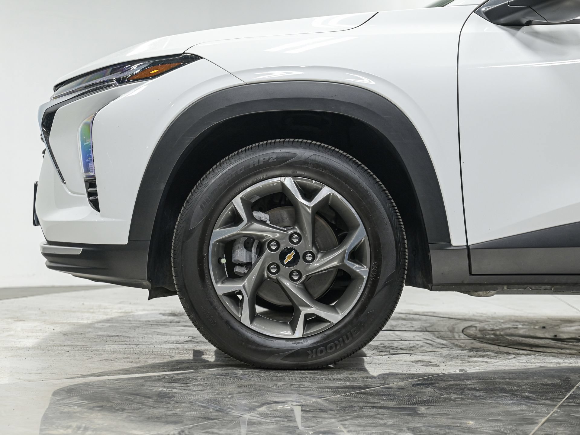 Used 2025 Chevrolet Trax LT w/ Driver Confidence Package FWD image 3