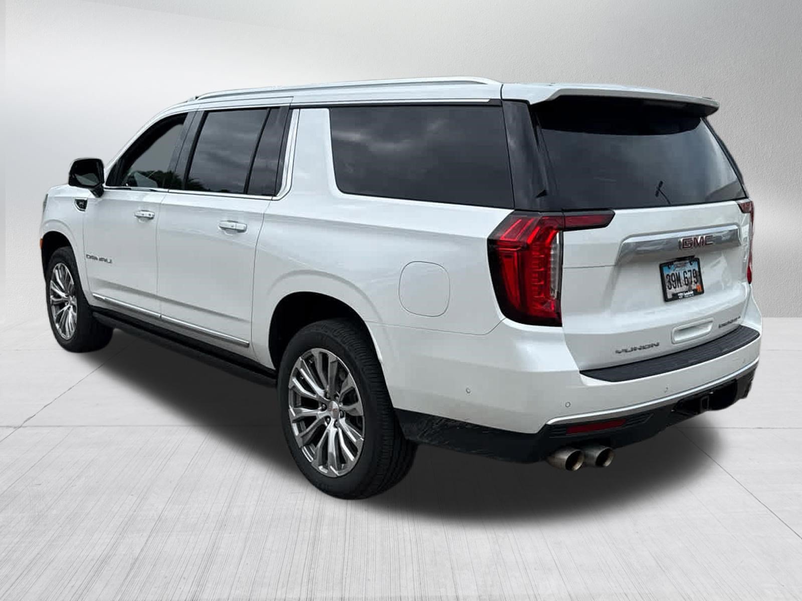 Used 2023 GMC Yukon XL Denali w/ Denali Reserve Package AWD/4WD image 8