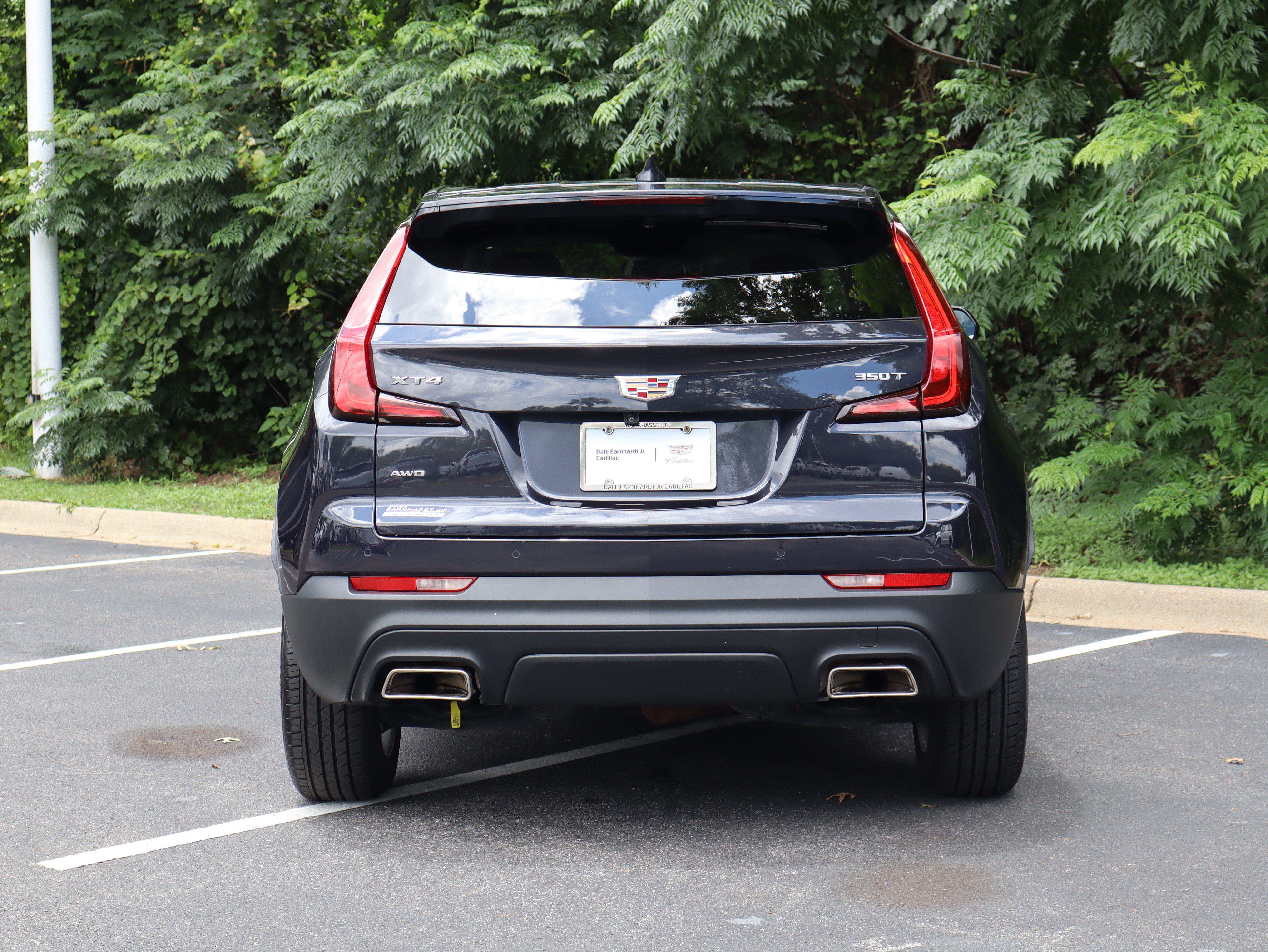 Used 2023 Cadillac XT4 Luxury w/ Cold Weather Package AWD/4WD image 6