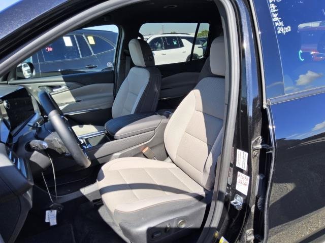 Used 2026 Chevrolet Traverse LT w/ Driver Confidence Package AWD/4WD image 2