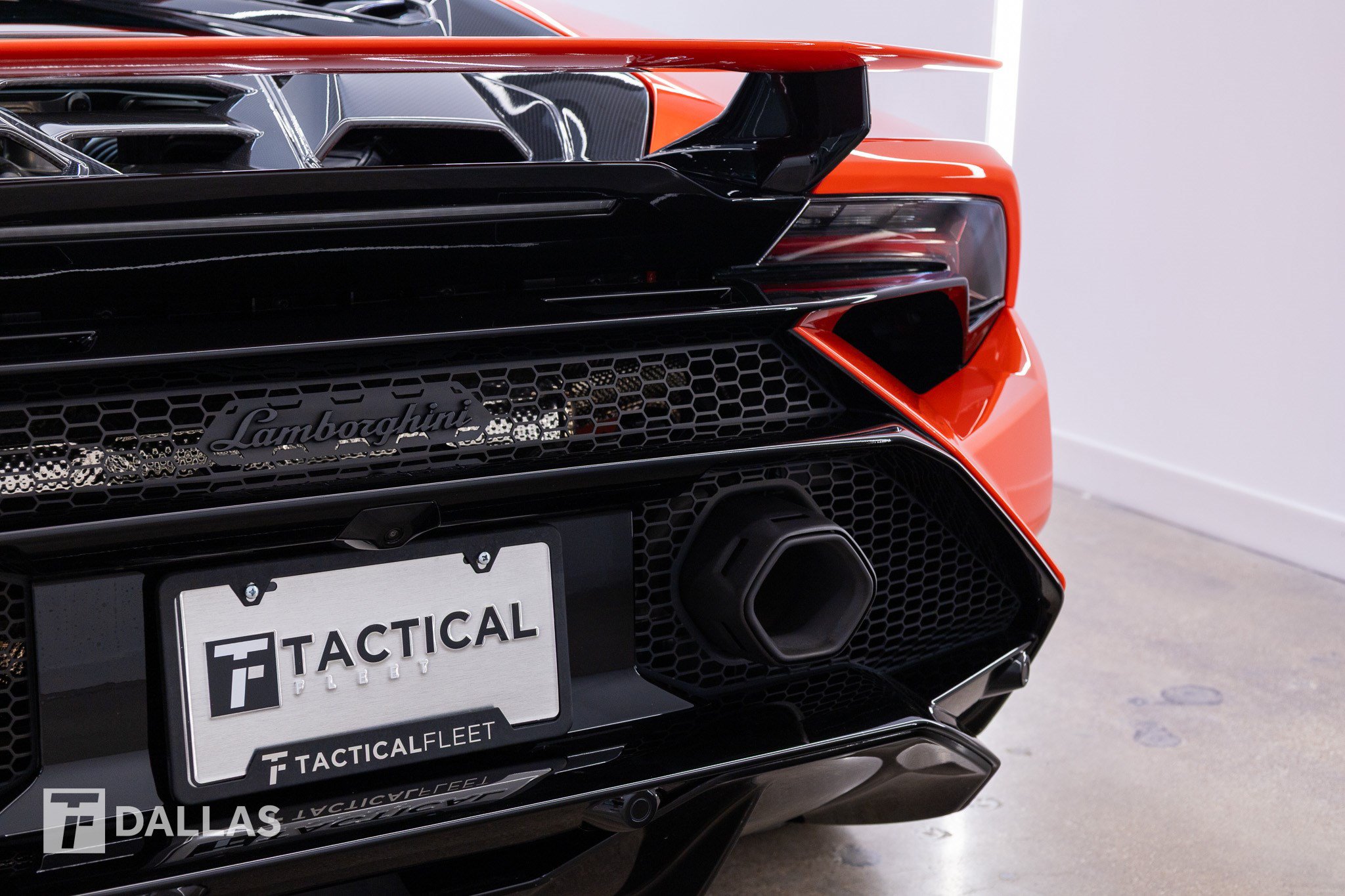 Used 2023 Lamborghini Huracan Tecnica RWD image 9