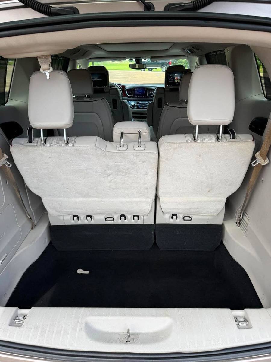 Used 2017 Chrysler Pacifica Limited FWD image 10