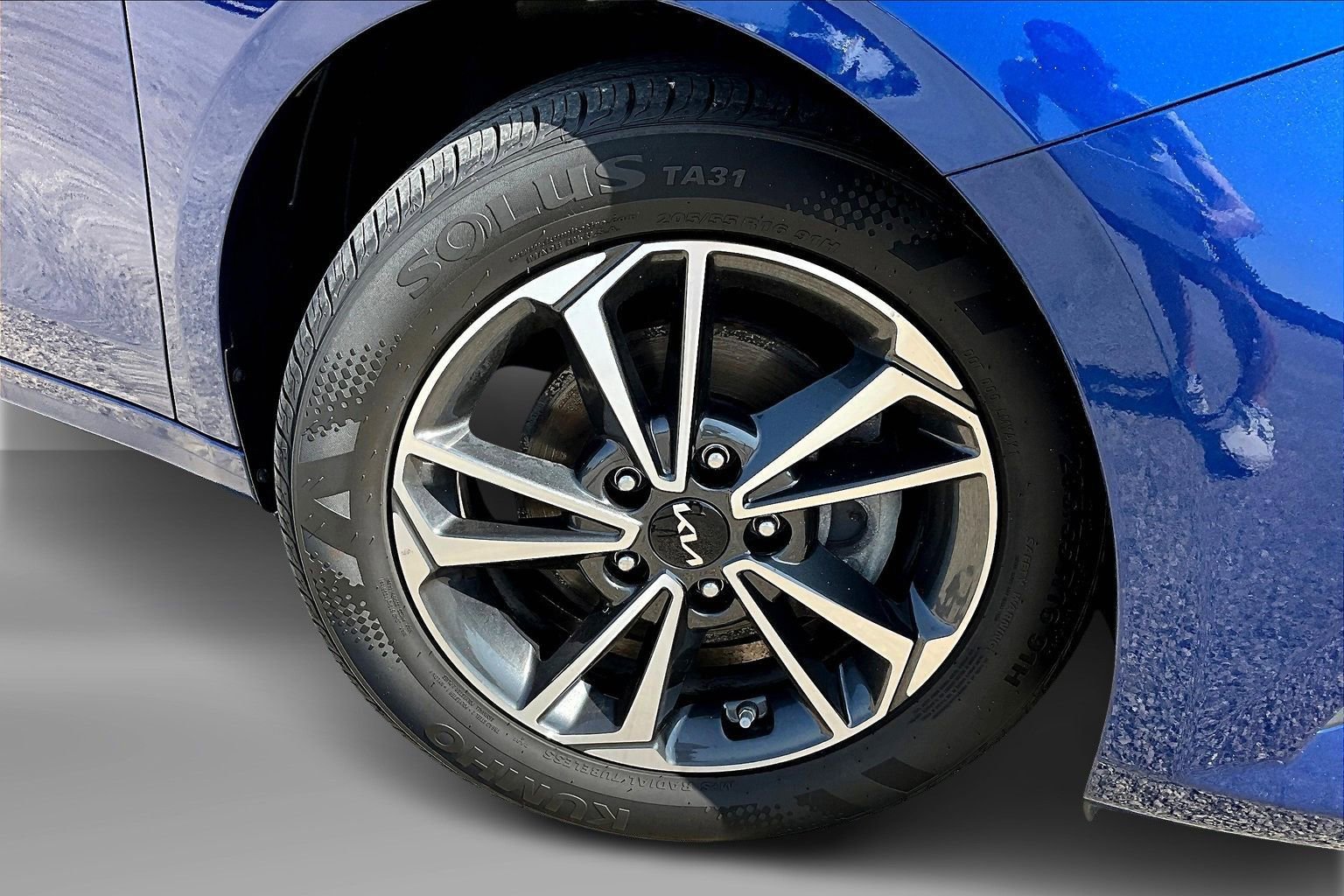 Used 2023 Kia Forte LXS image 8