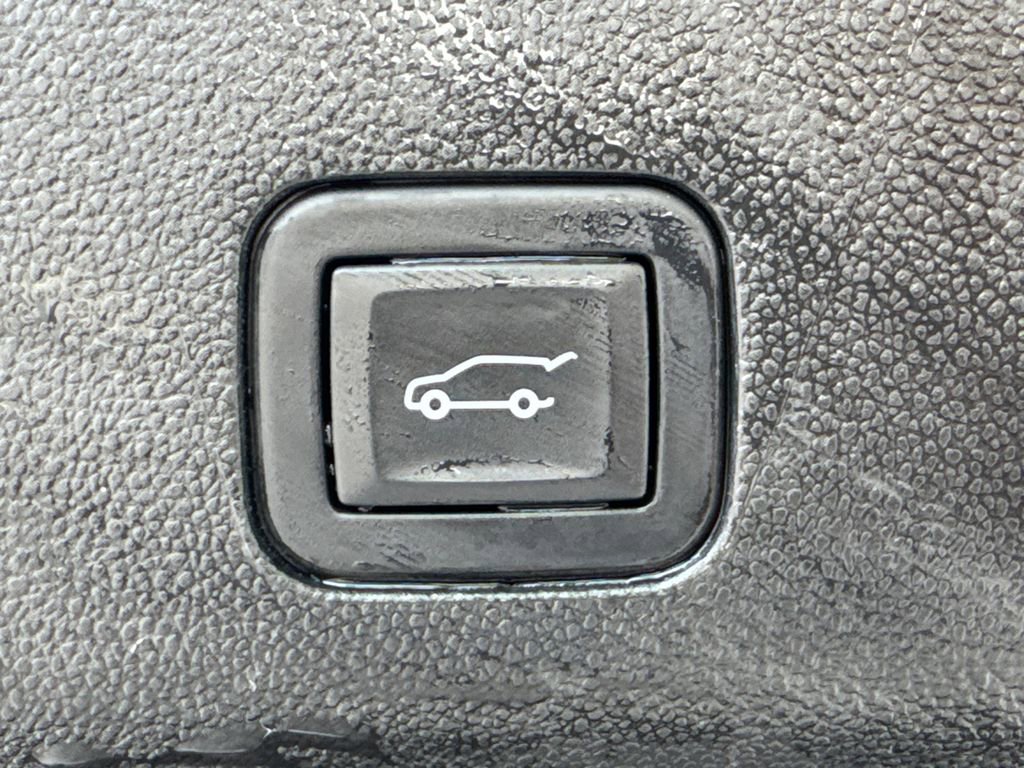Used 2024 Chevrolet Tahoe LT RWD image 17