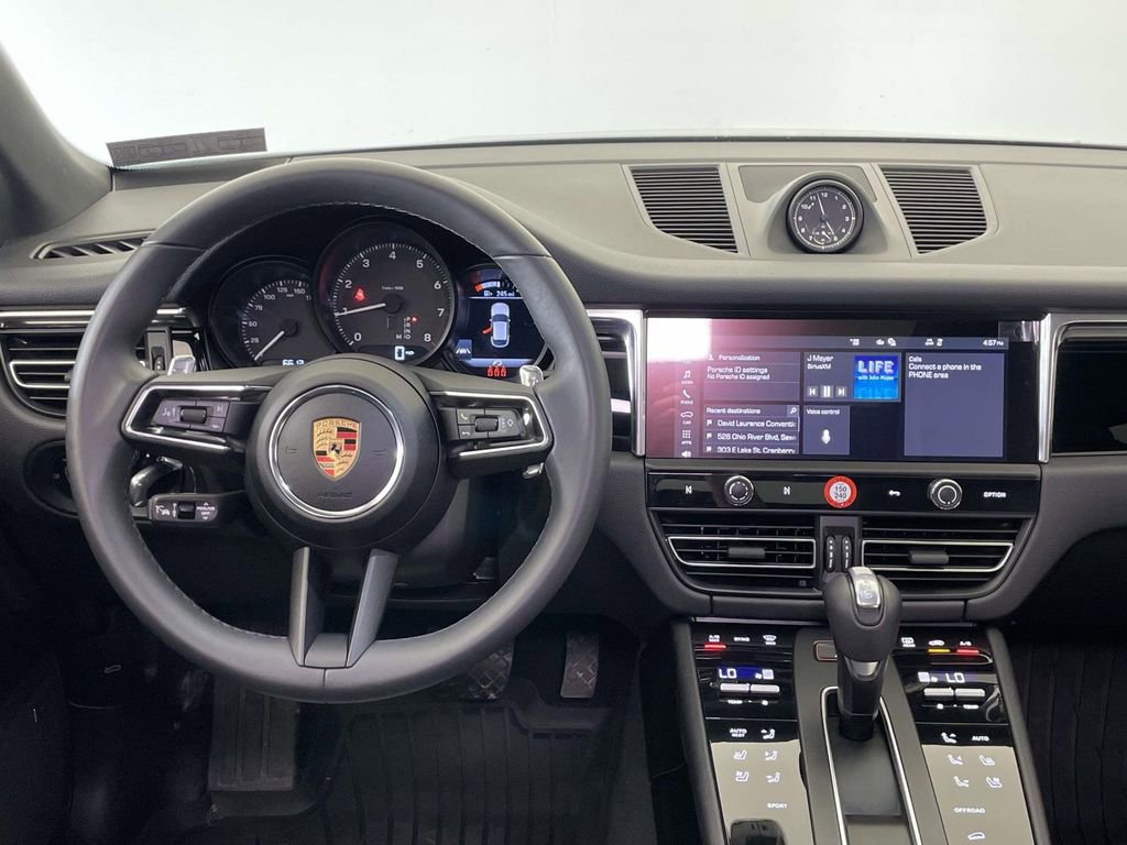 Certified 2025 Porsche Macan AWD/4WD image 27