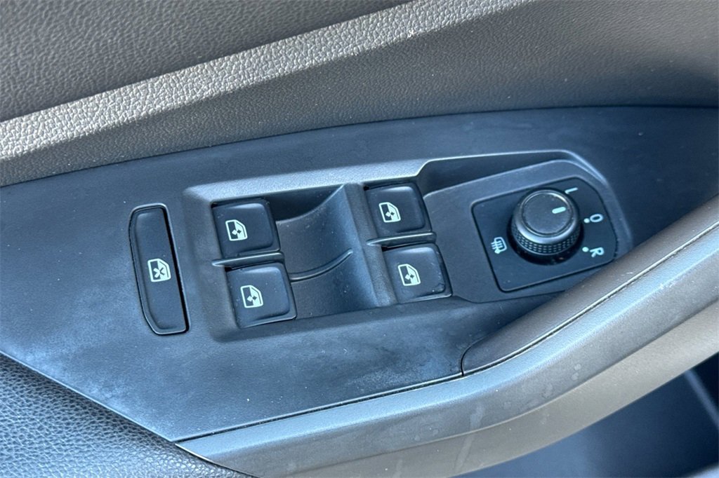 Used 2020 Volkswagen Jetta SE image 15