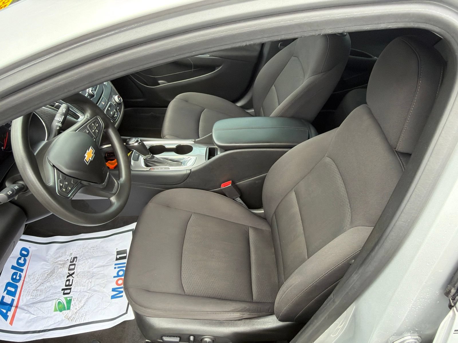 Used 2017 Chevrolet Malibu LT FWD image 23