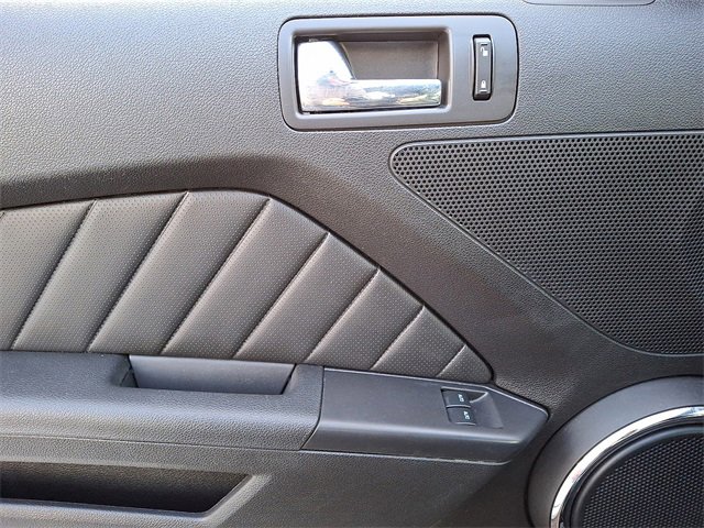 Used 2013 Ford Mustang Premium image 12