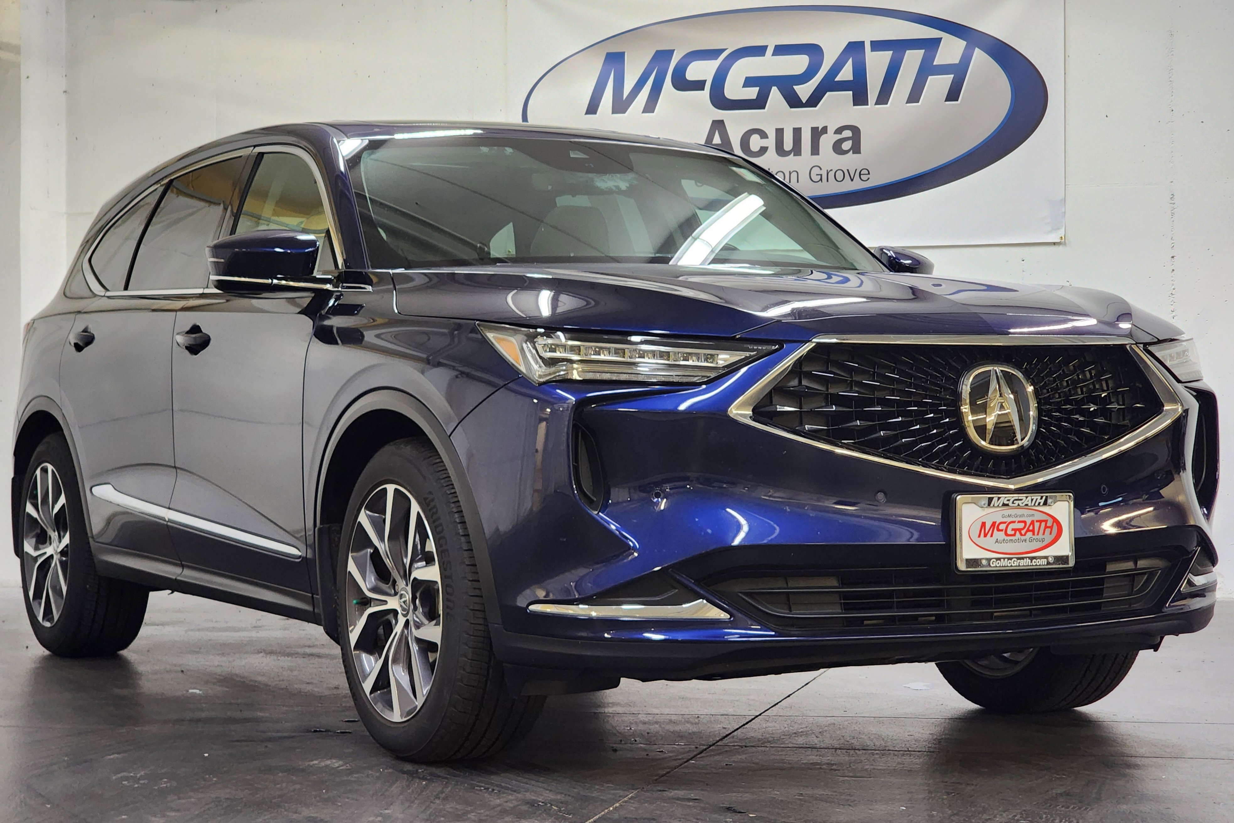 Used 2024 Acura MDX SH-AWD w/ Technology Package image 2