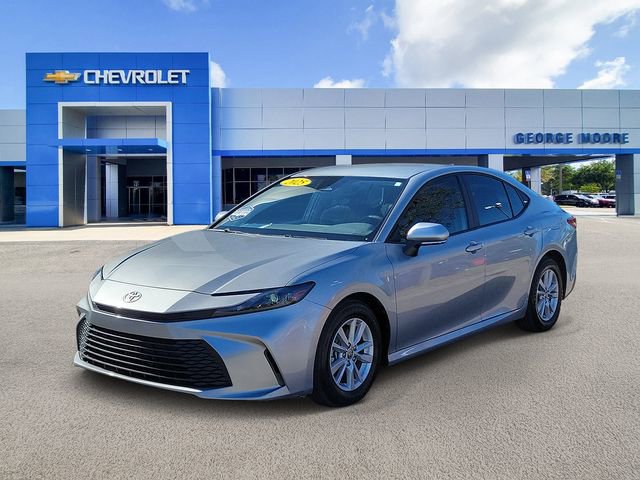 Used 2025 Toyota Camry LE w/ Convenience Package FWD image 2