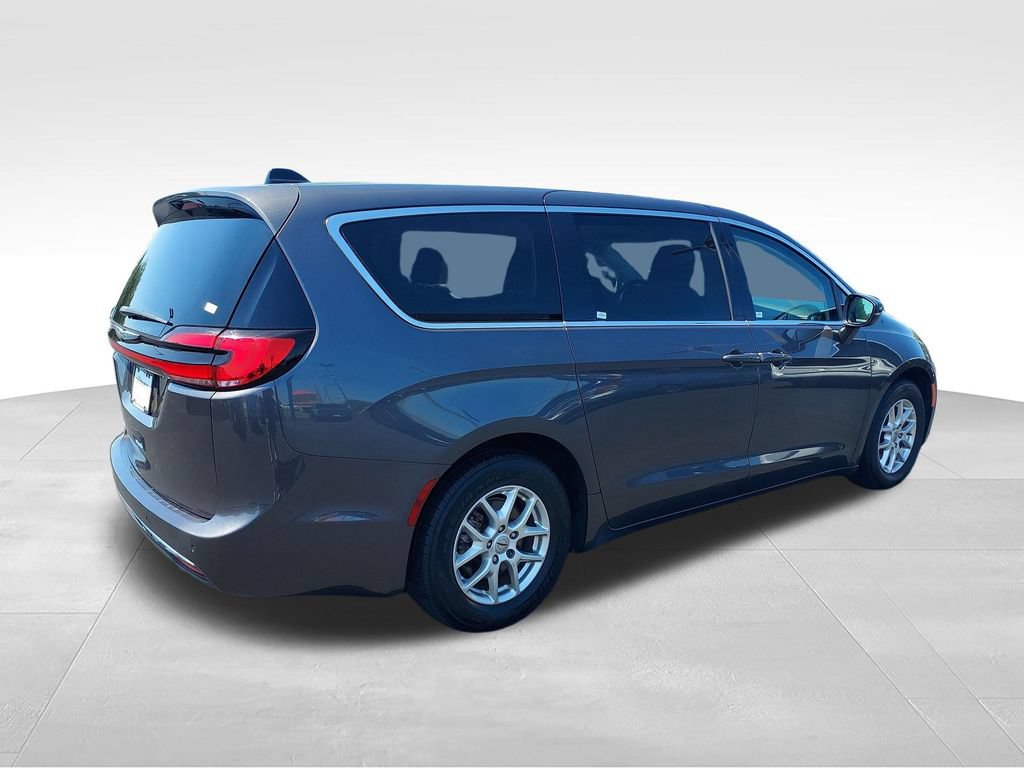 Used 2023 Chrysler Pacifica Touring-L FWD video 5