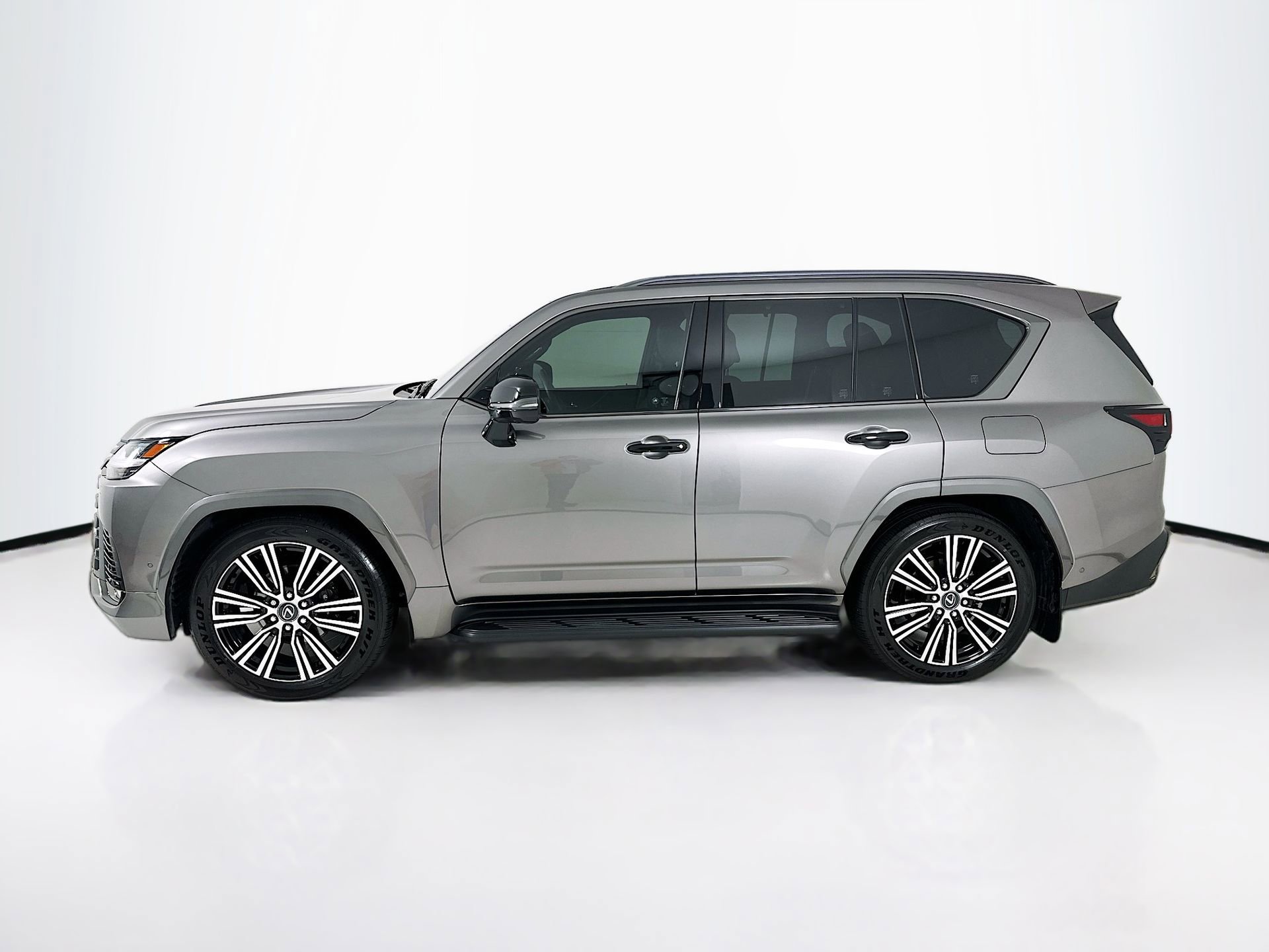 Used 2025 Lexus LX 700h Luxury image 5