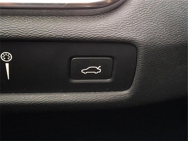 Used 2020 Volvo S60 T6 Momentum image 23