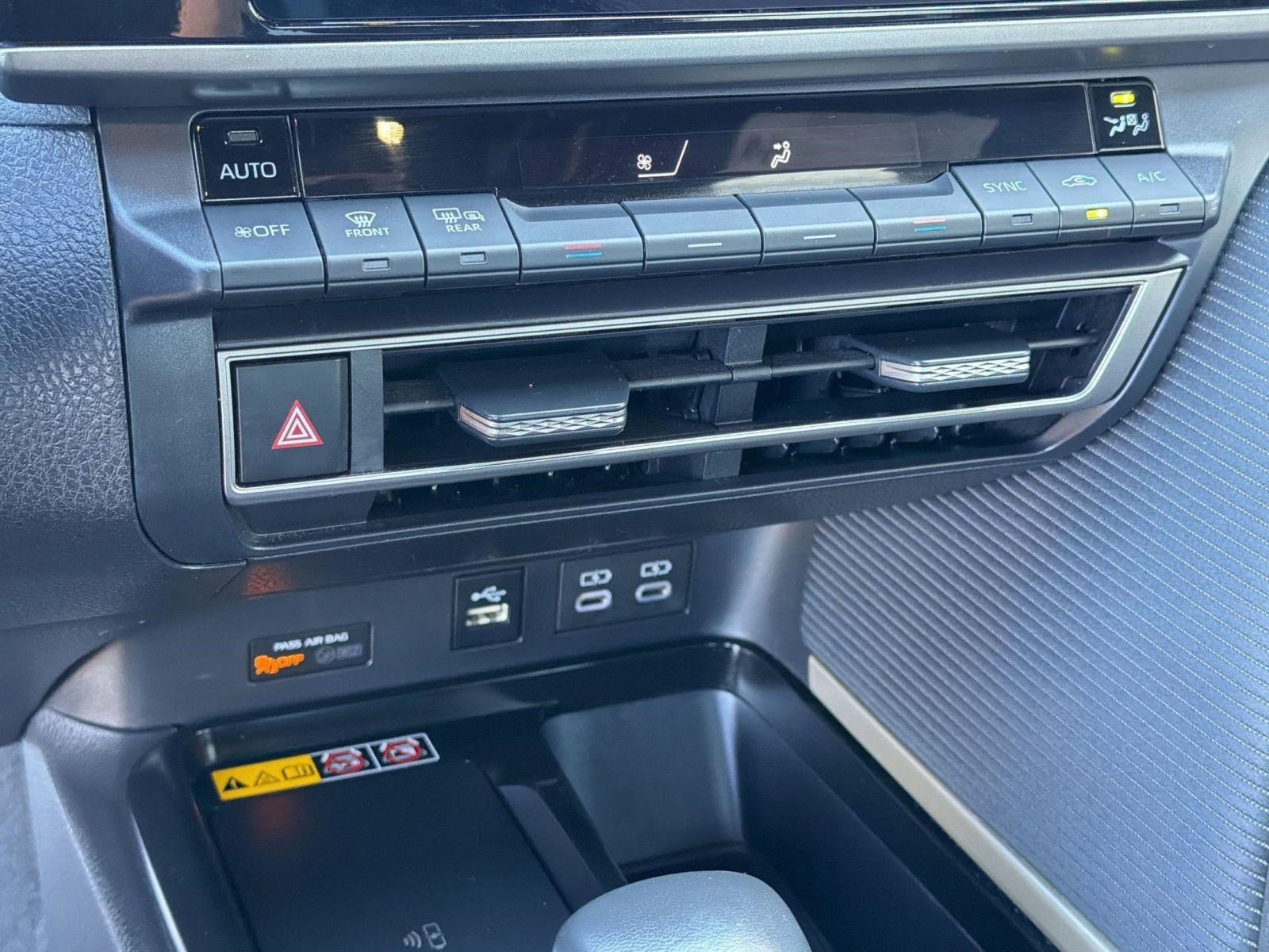 Used 2025 Toyota Camry SE FWD image 23