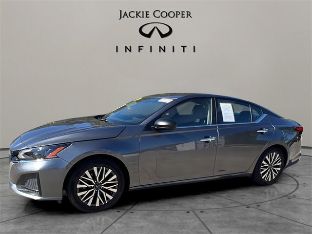 Used 2024 Nissan Altima 2.5 SV