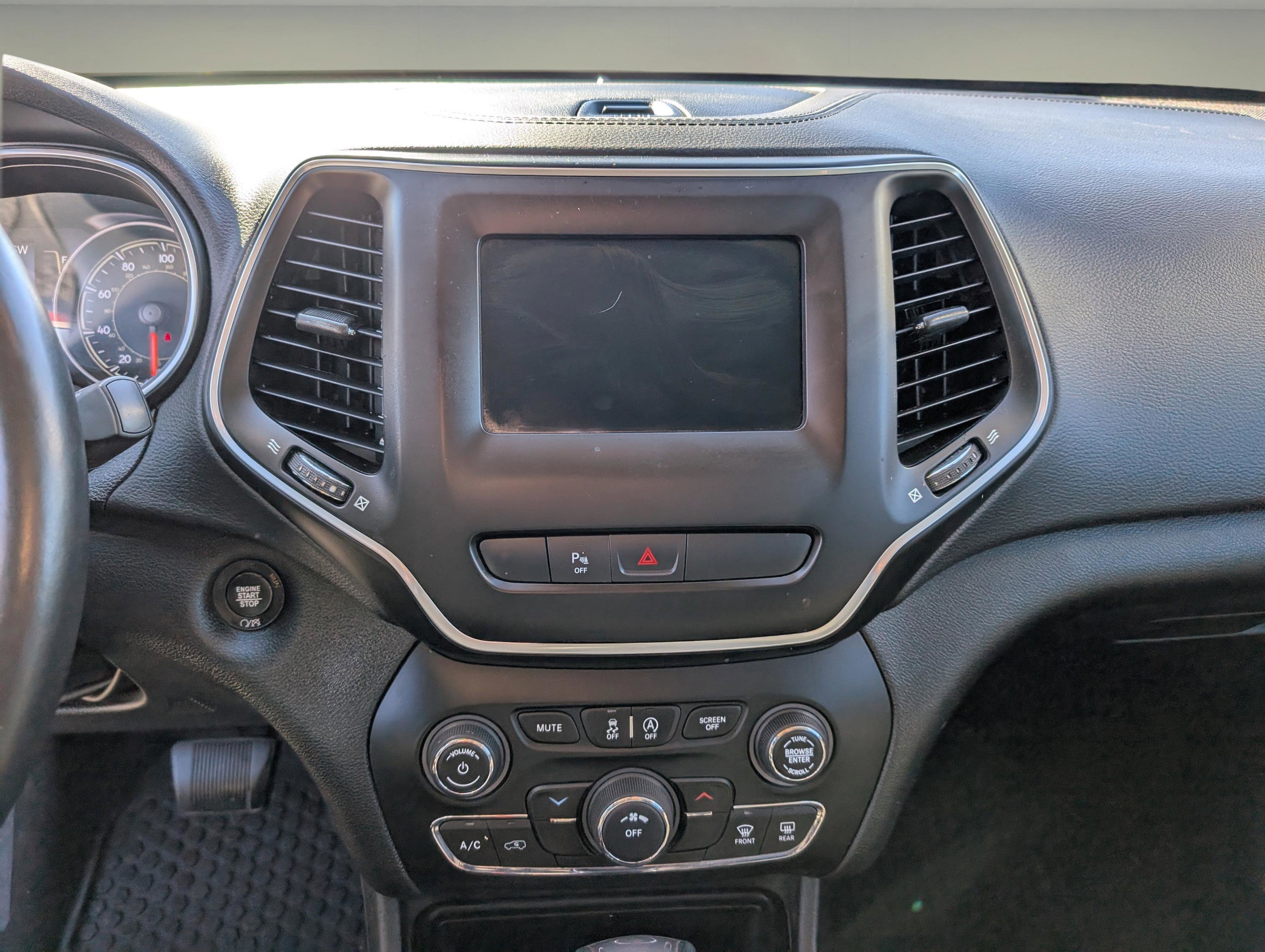 Used 2019 Jeep Cherokee Latitude Plus w/ Cold Weather Group image 15