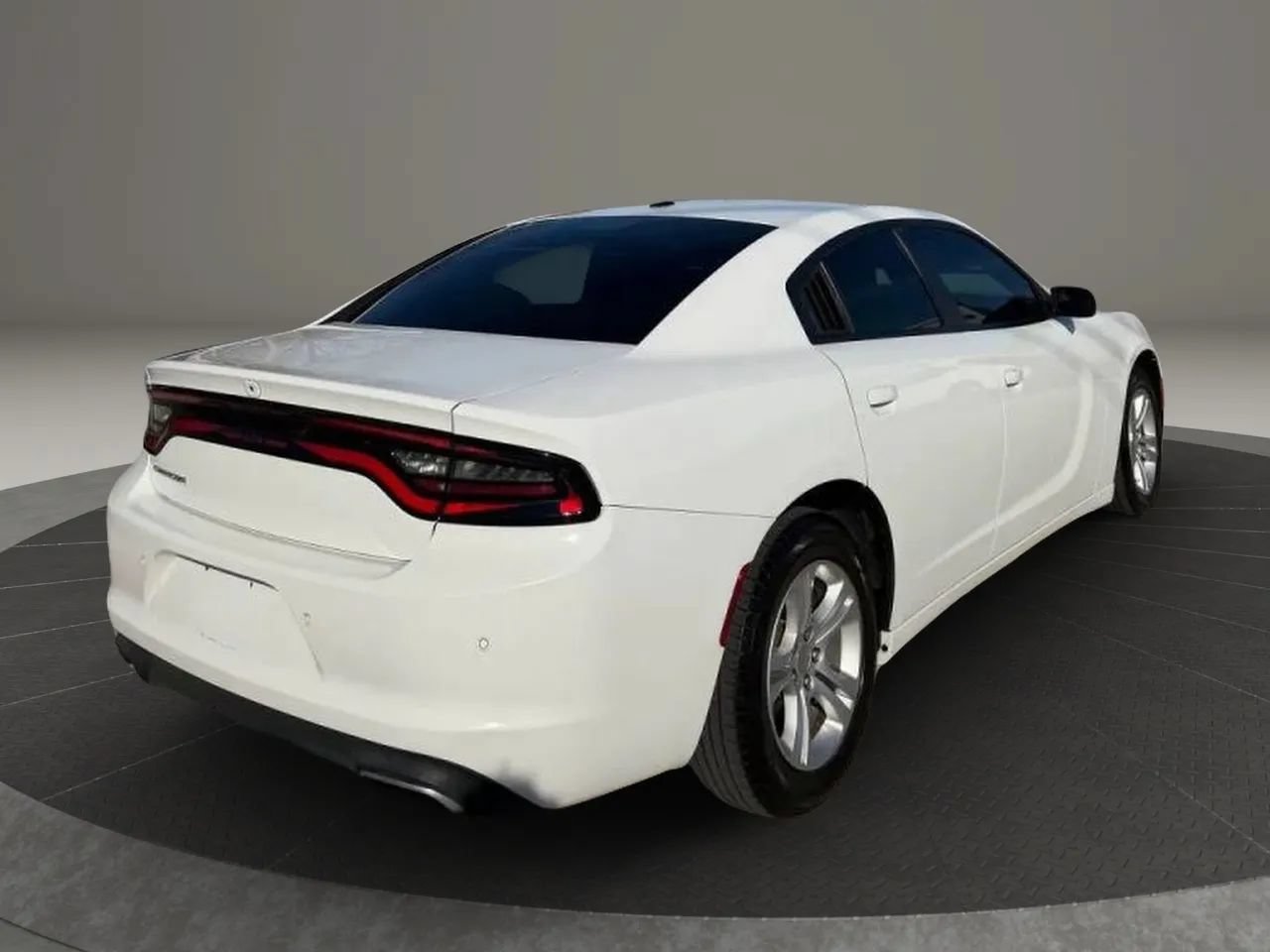 Used 2019 Dodge Charger SXT RWD image 7