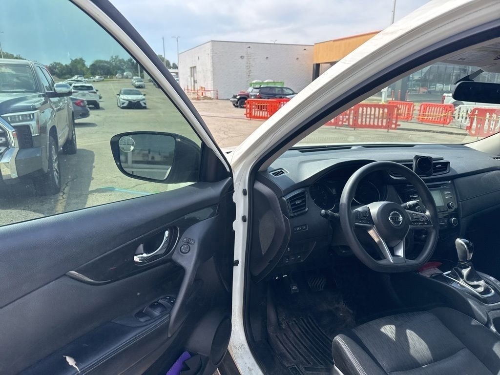 Used 2017 Nissan Rogue S AWD/4WD image 24