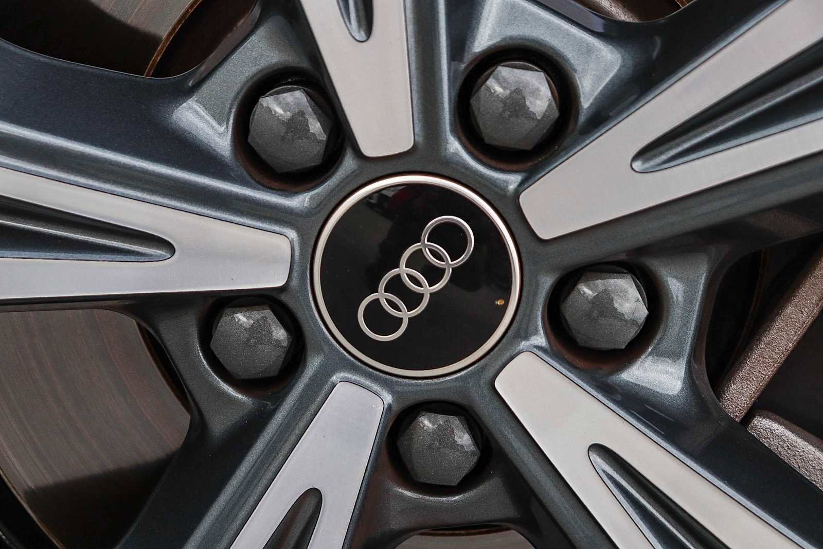 Used 2023 Audi Q4 e-tron Prestige image 15