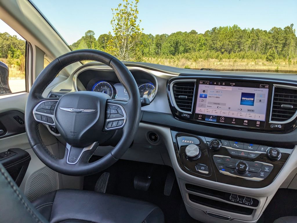 Used 2024 Chrysler Pacifica Touring-L image 29