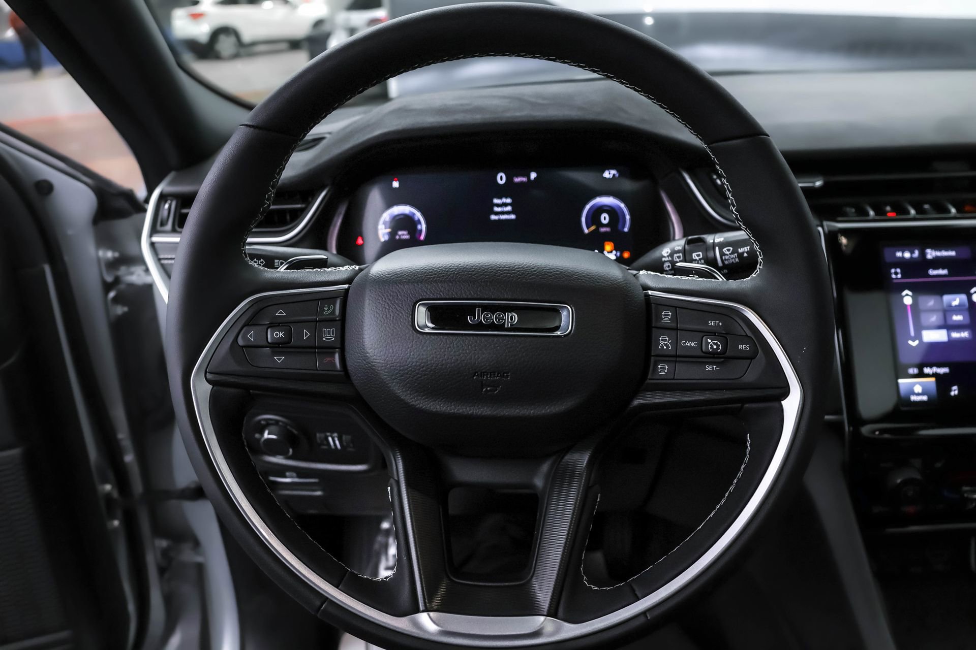 Used 2025 Jeep Grand Cherokee L Altitude image 17