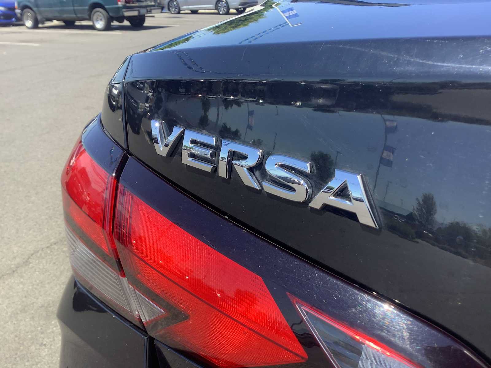 Used 2020 Nissan Versa SV FWD image 6
