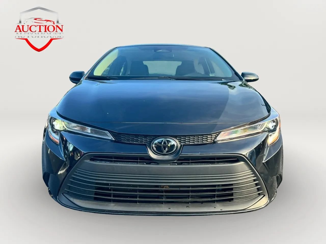 Used 2023 Toyota Corolla LE FWD image 2