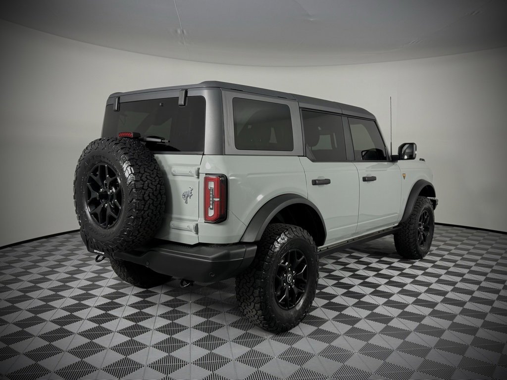 Used 2021 Ford Bronco Badlands image 9