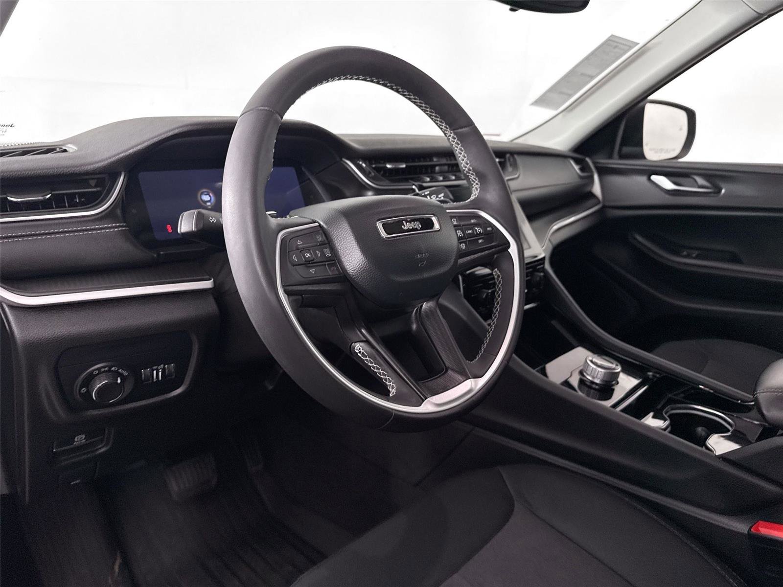 Used 2023 Jeep Grand Cherokee L Laredo w/ Luxury Tech Group I image 13