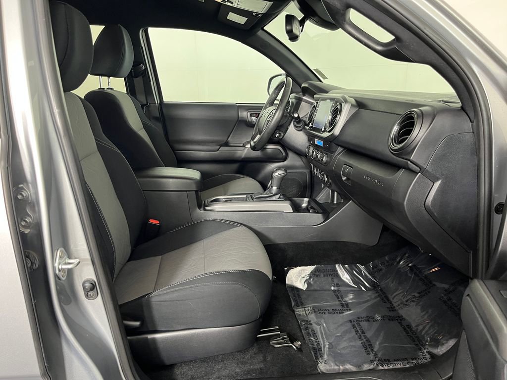 Used 2021 Toyota Tacoma TRD Sport w/ Technology Package AWD/4WD image 16