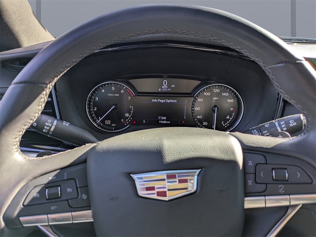 Used 2025 Cadillac XT6 Luxury image 30