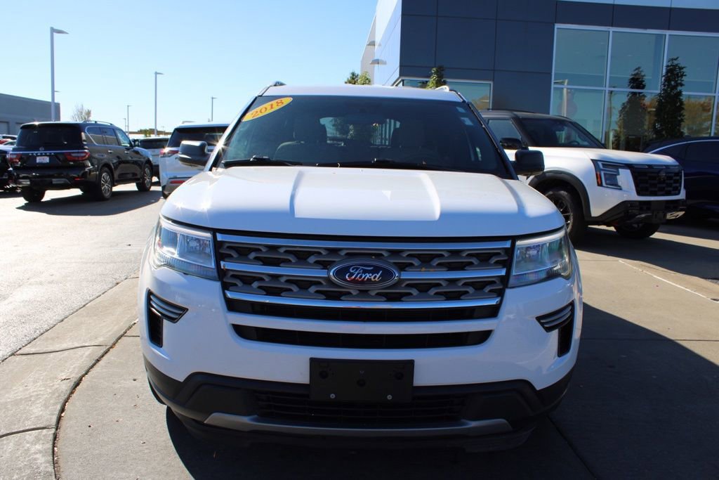 Used 2018 Ford Explorer XLT image 2