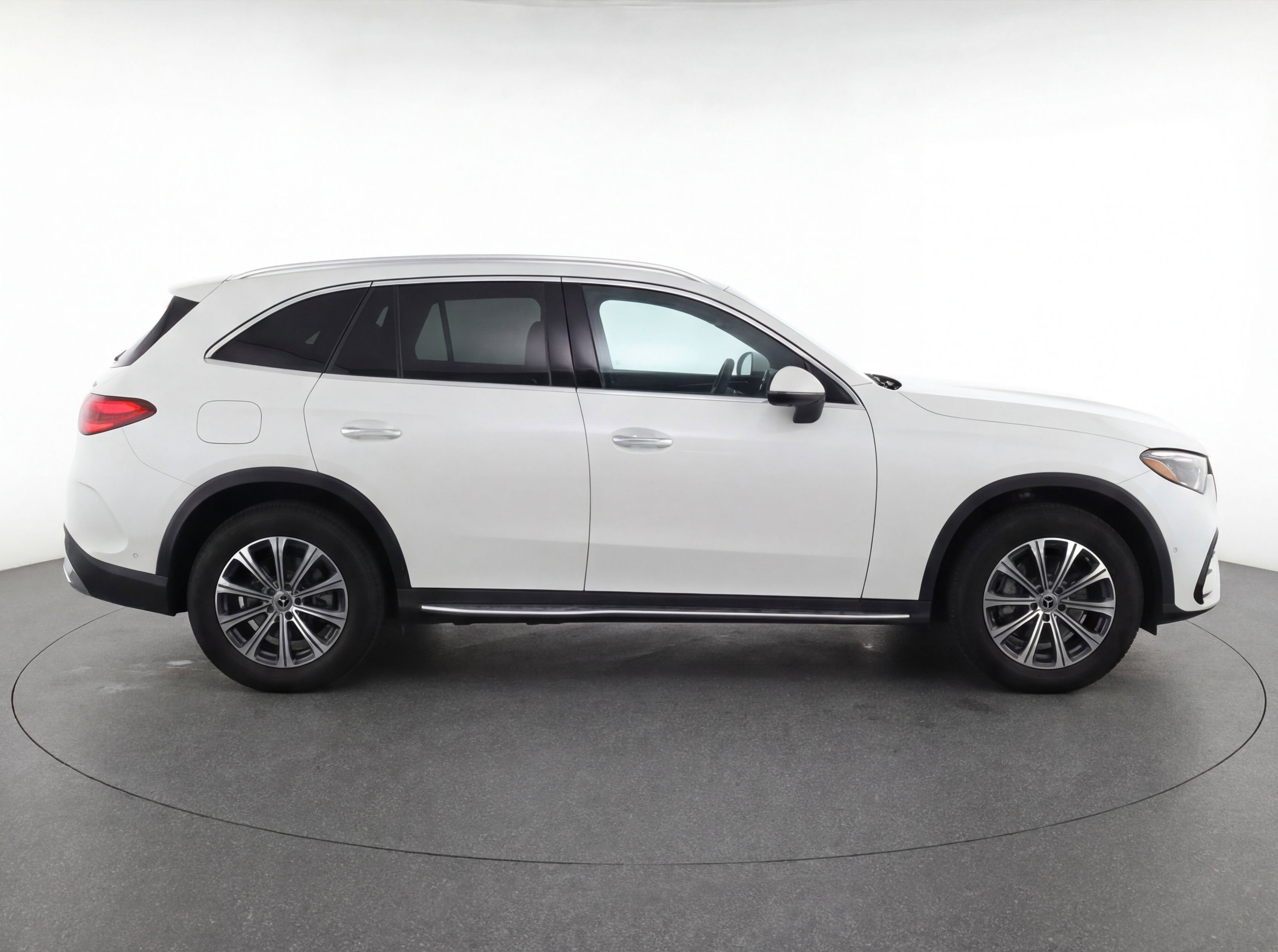 Used 2024 Mercedes-Benz GLC 300 4MATIC image 11