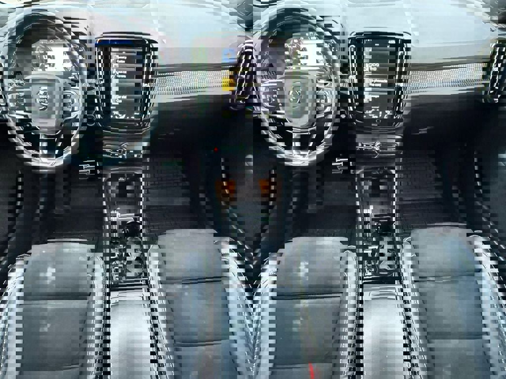 Used 2021 Volvo XC40 T4 R-Design w/ Advanced Package image 14