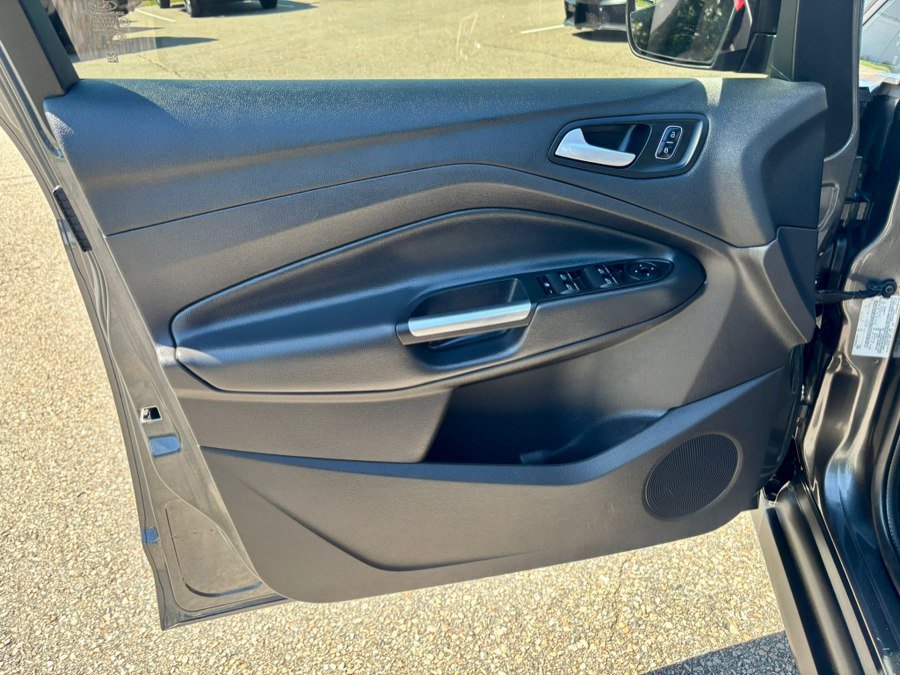 Used 2017 Ford C-MAX SE FWD image 9