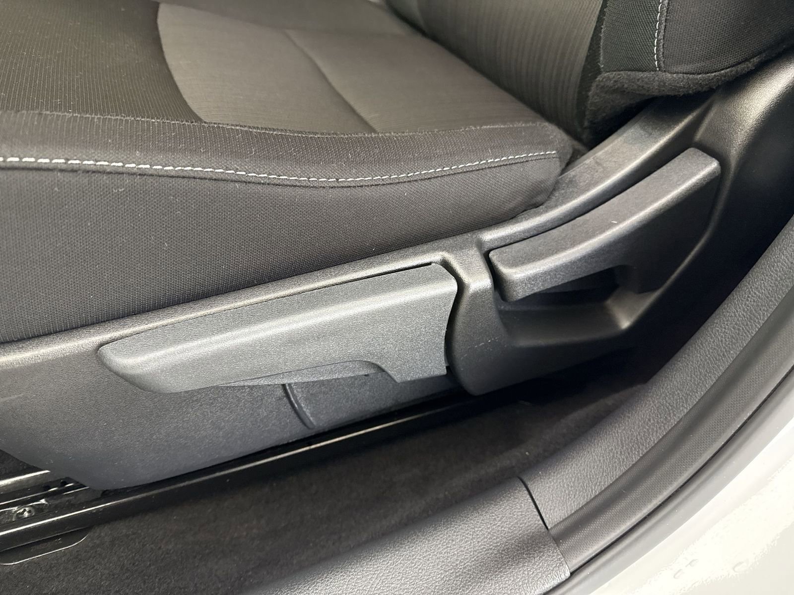 Certified 2025 Nissan Sentra SV image 22