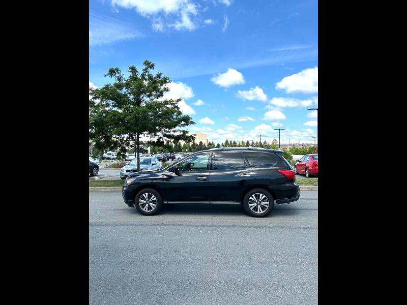 Used 2017 Nissan Pathfinder SL image 1